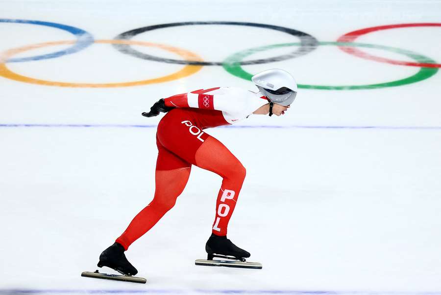 Ostatni start biathlonistek i Semirunnija, Johannes Klaebo pobiegnie po szóste złoto