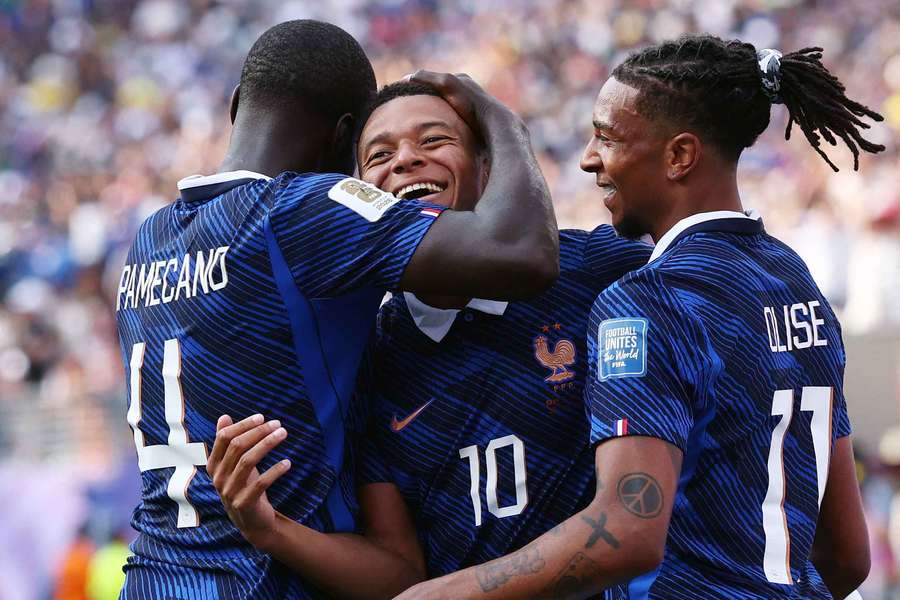 Com show de Mbappé, a França passou fácil pela Suécia Com show de Mbappé, a França passou fácil pela Suécia