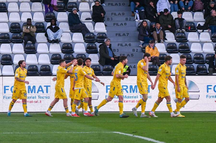 Il Frosinone festeggia la sua seconda rete 