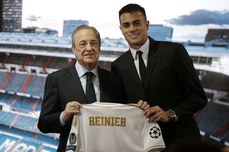 Reinier, junto con Florentino Pérez, el día de su presentación, el 18 de febrero de 2020