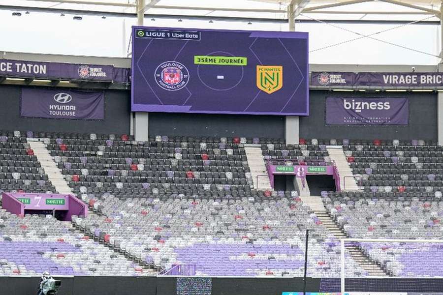 Estádio de Toulouse vazio antes da partida
