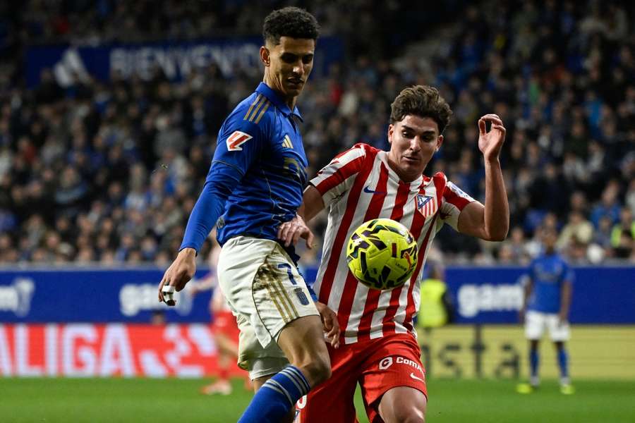 Ilyas ante Julián Álvarez