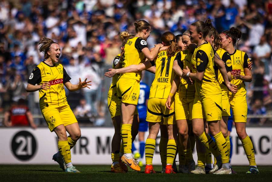 Für die Frauen des BVB ist es der vierte Aufstieg in Folge. Für die Frauen des BVB ist es der vierte Aufstieg in Folge.