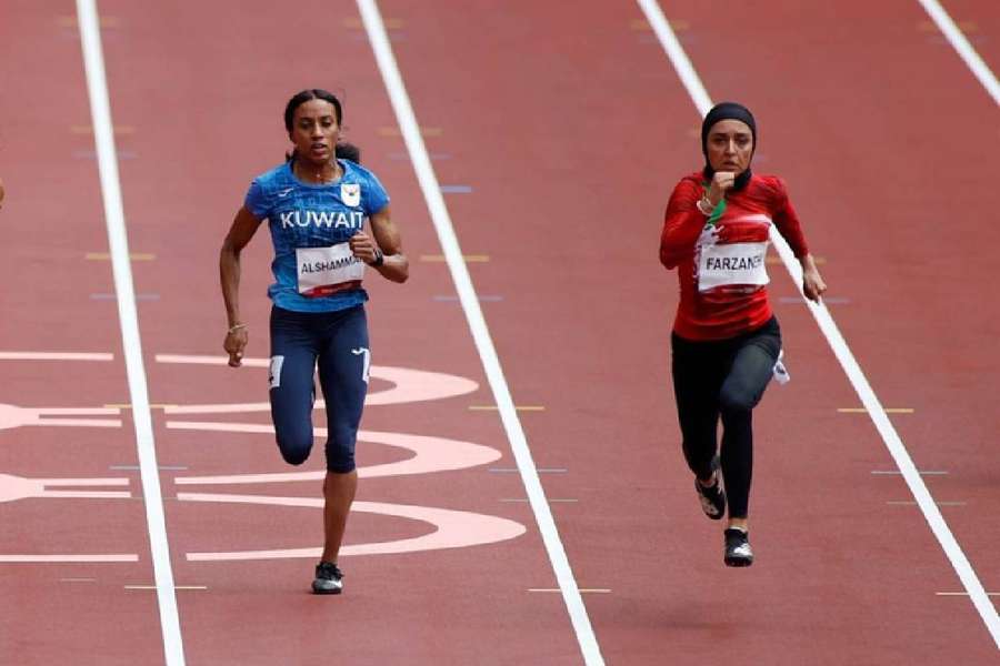 Atleta iraniana em ação durante os Jogos de Tóquio