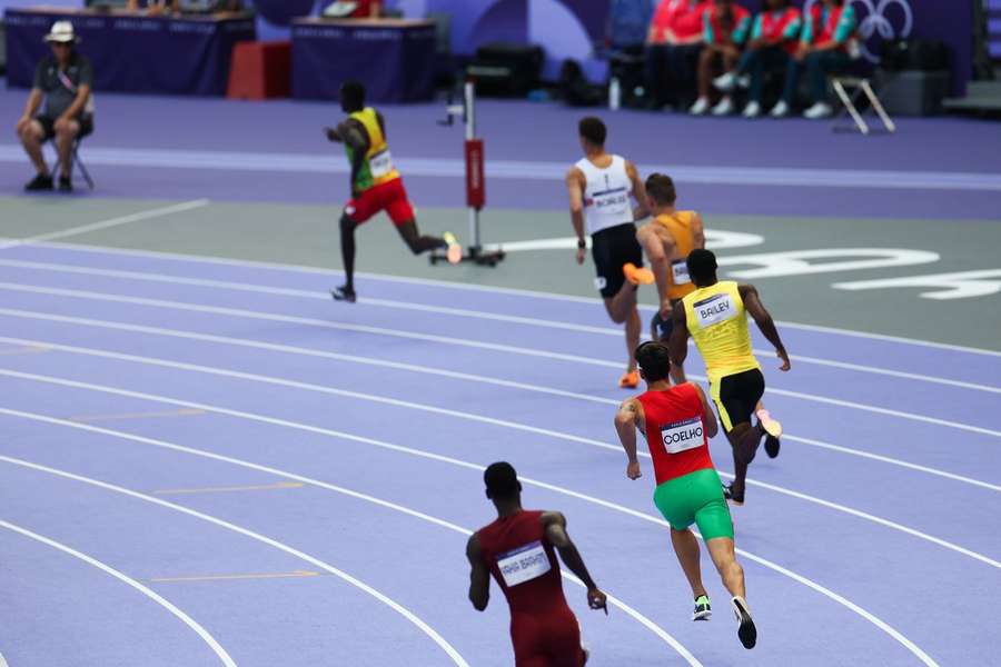 O velocista João Coelho, durante a sua prova de repescagem na corrida de 400 metros, a contar para os Jogos Olímpicos de Paris