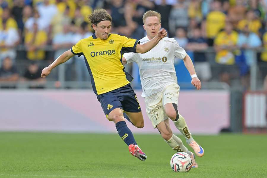 Kamiel Van De Perre of Union and Bodo/Glimt's Ola Brynhildsen tussle for the ball