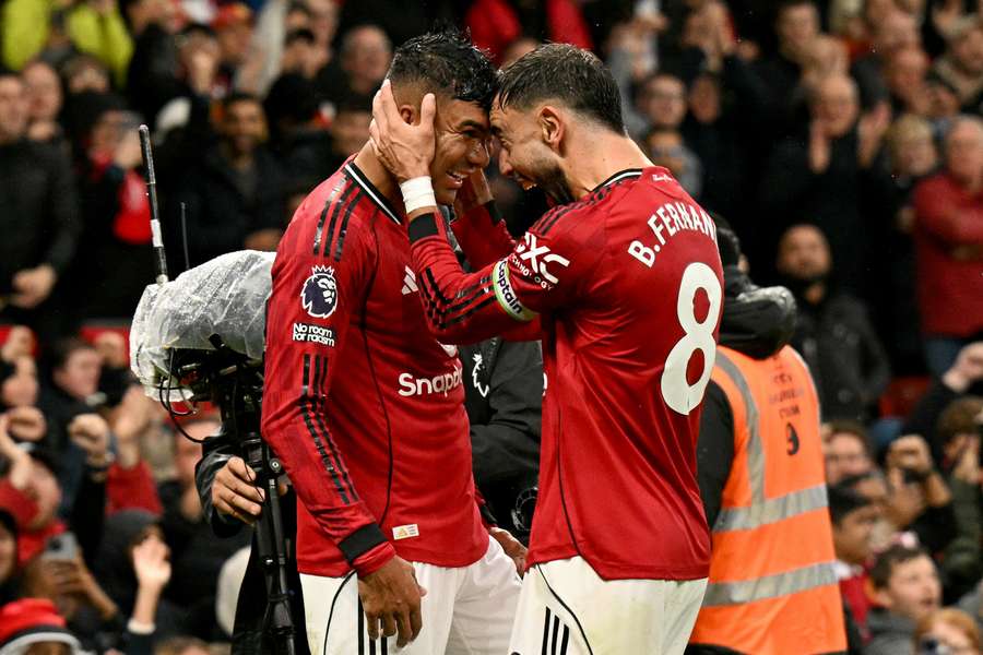 Casemiro a Bruno Fernandes se postarali o góly United v zápase s  Chelsea.