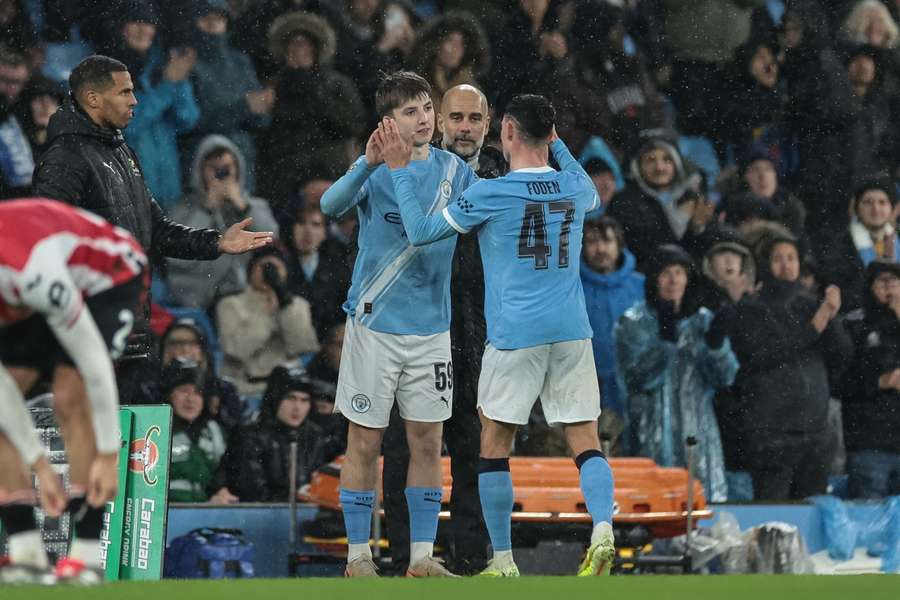 Manchester City gewinnt mit der B-Elf. Manchester City gewinnt mit der B-Elf.