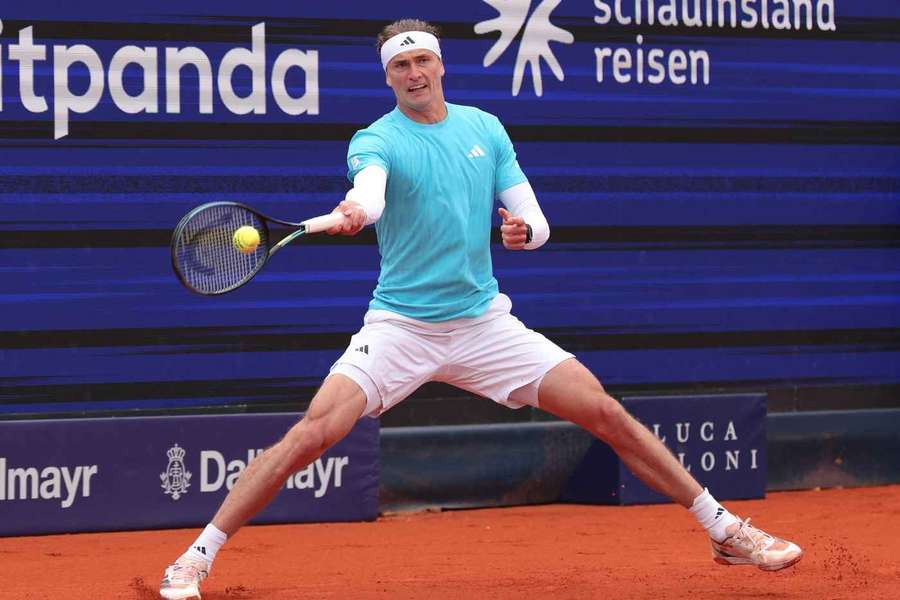Alexander Zverev übersteht ein schwieriges erstes Match. Alexander Zverev übersteht ein schwieriges erstes Match.