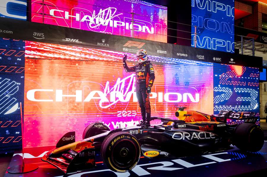 Max Verstappen (Red Bull Racing) viert zijn derde wereldkampioenschap