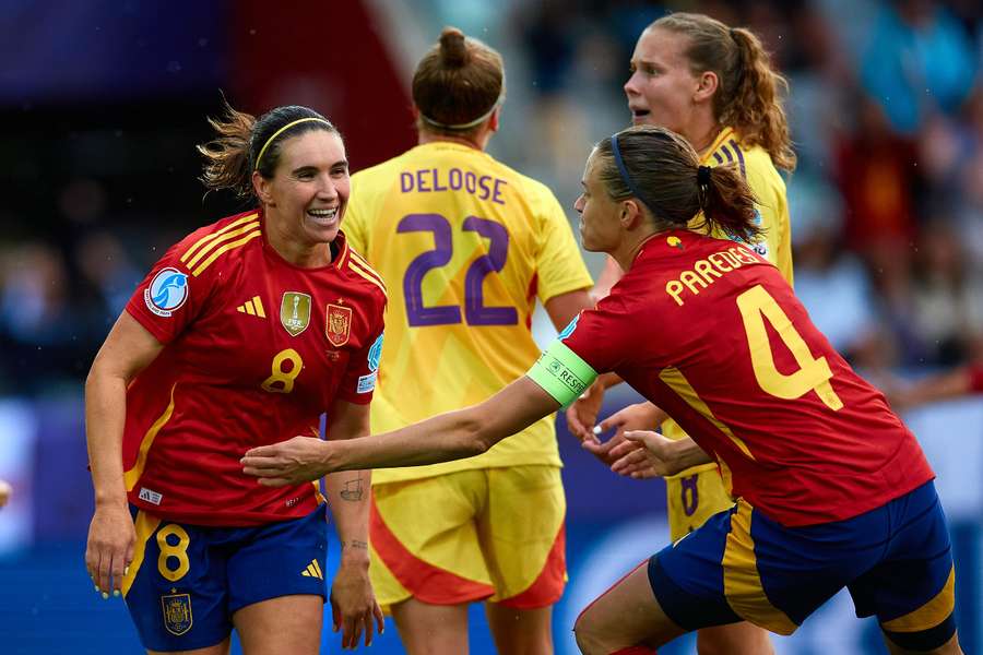 Mariona Caldentey e Irene Paredes, ante Bélgica