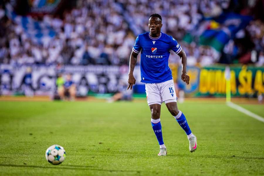 Kpozo zamířil do béčka. Kpozo zamířil do béčka.