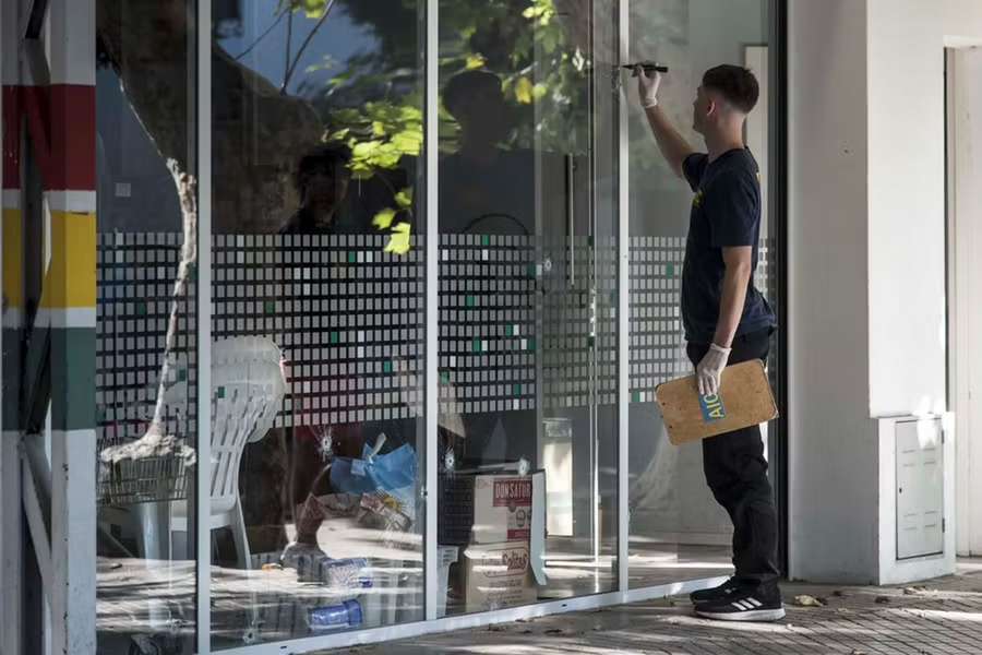 Supermercado da família de Messi, em Rosario, foi alvo de um ataque criminoso Supermercado da família de Messi, em Rosario, foi alvo de um ataque criminoso