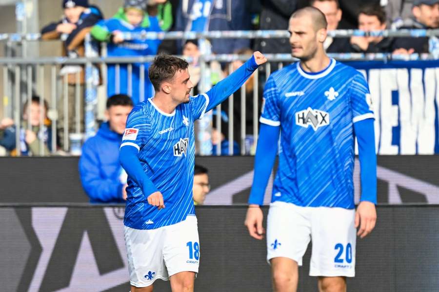 Philipp Förster (l.) feiert seinen zwischenzeitlichen Ausgleichstreffer gegen Hertha BSC.