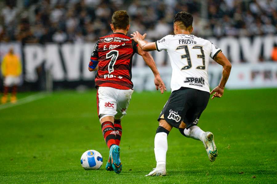 O Timão está um pouco atrás do rival no retrospecto geral