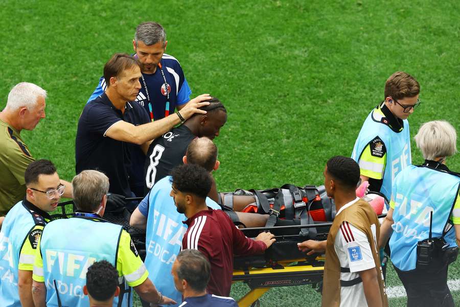 Julen Lopetegui consoles Ismael Kone after his leg break Julen Lopetegui consoles Ismael Kone after his leg break
