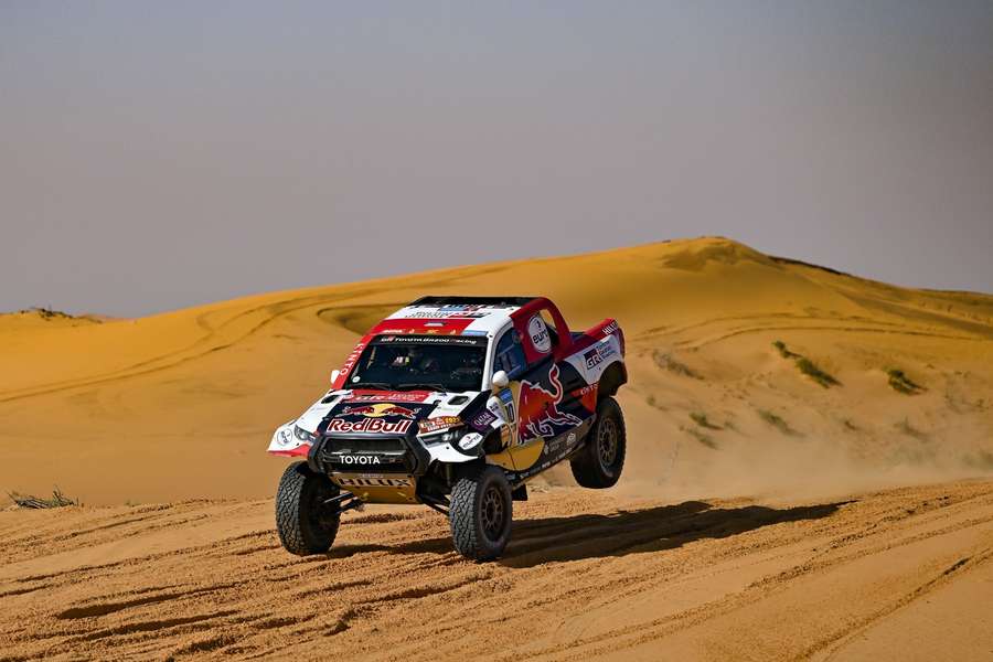 Al-Attiyah drives in Dakar