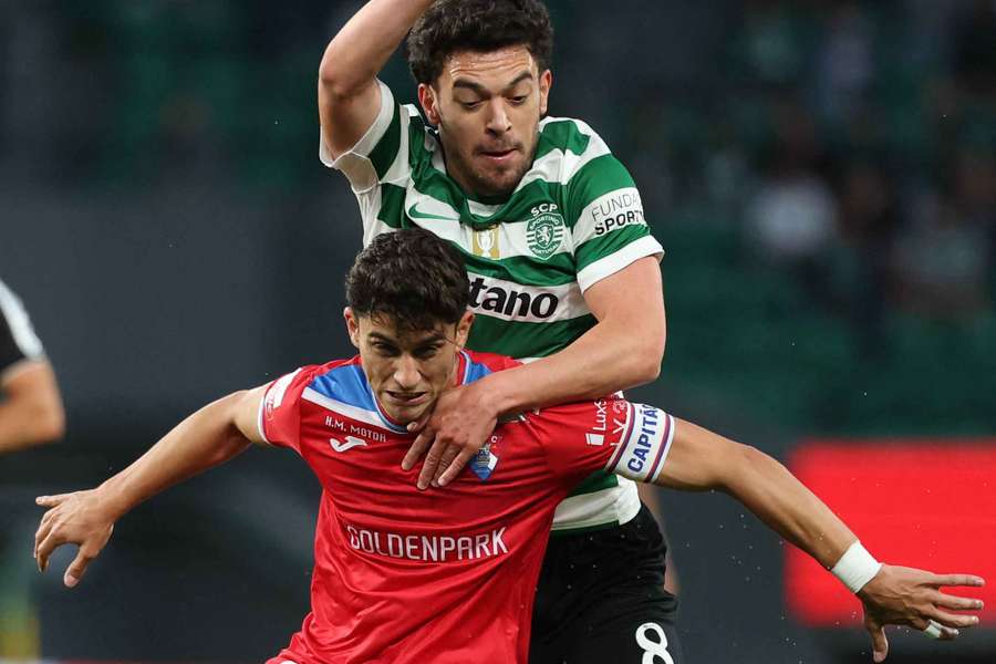 Zé Carlos frente a Pedro Gonçalves Zé Carlos frente a Pedro Gonçalves
