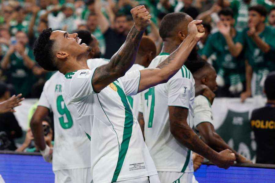 Galeno vibra com gol do Al-Ahli na prorrogação da final da Champions asiática