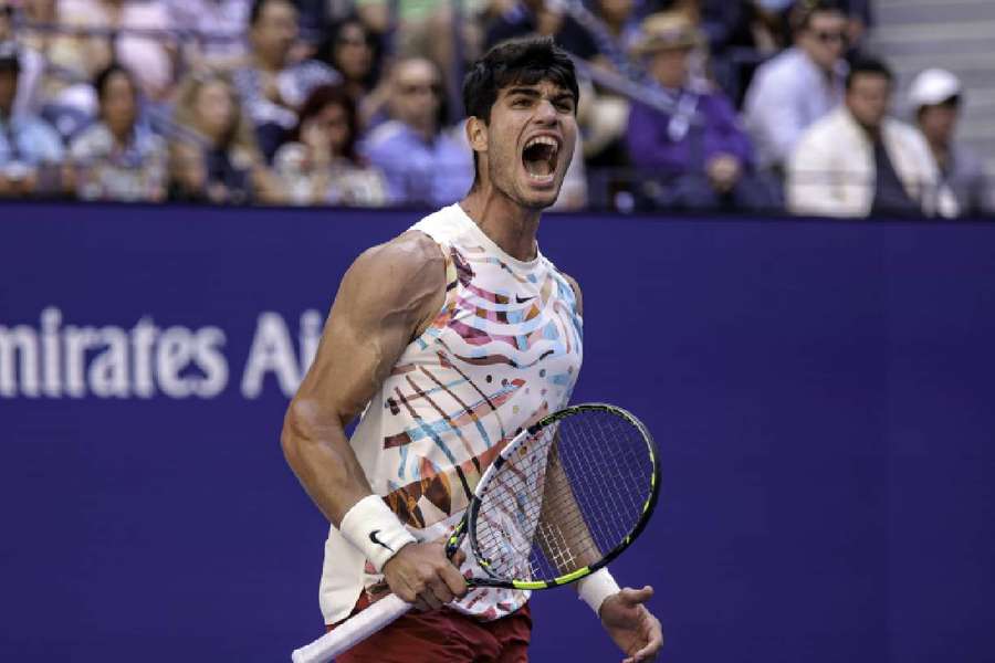 Alcaraz adora jogar em Nova Iorque. Derrotando Evans, ele continua forte no US Open.