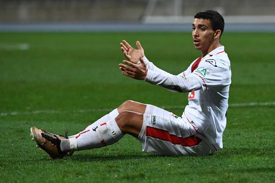 Aymen Boutoutaou pe vremea când juca la Valenciennes Aymen Boutoutaou pe vremea când juca la Valenciennes