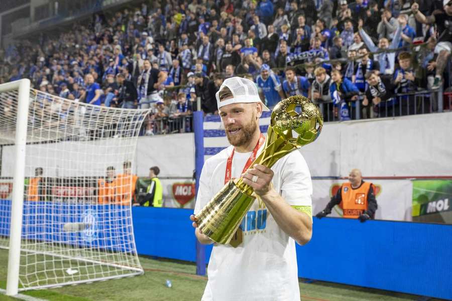 Radim Breite s pohárem pro vítěze minulého ročníku MOL Cupu