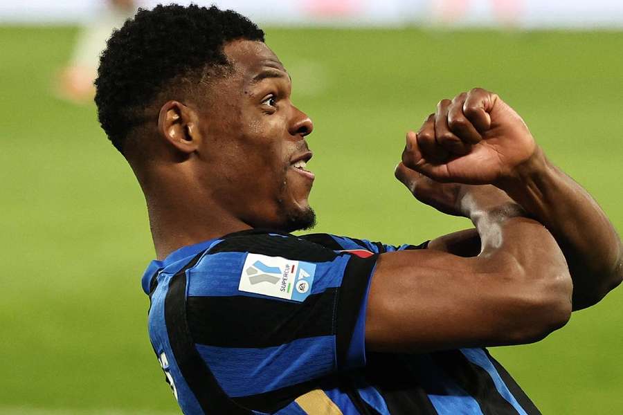 Denzel Dumfries a marqué un doublé ce jeudi, permettant à l'Inter de battre l'Atalanta en demi-finale de la Supercoupe d'Italie. 
