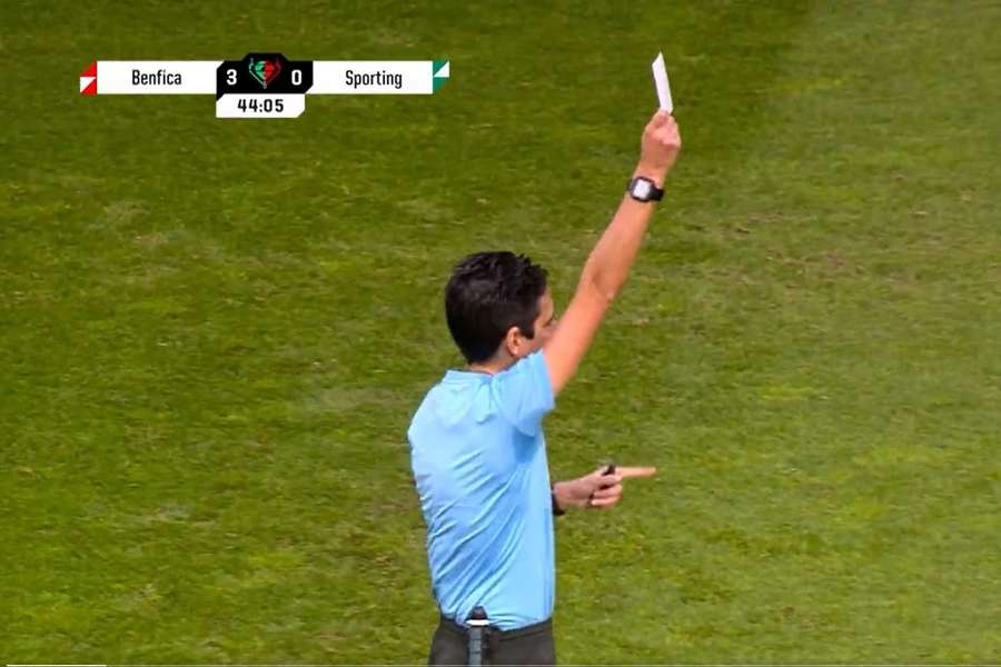 Primul cartonaș alb din istorie arătat în timpul derby-ului Sporting Lisabona - Benfica