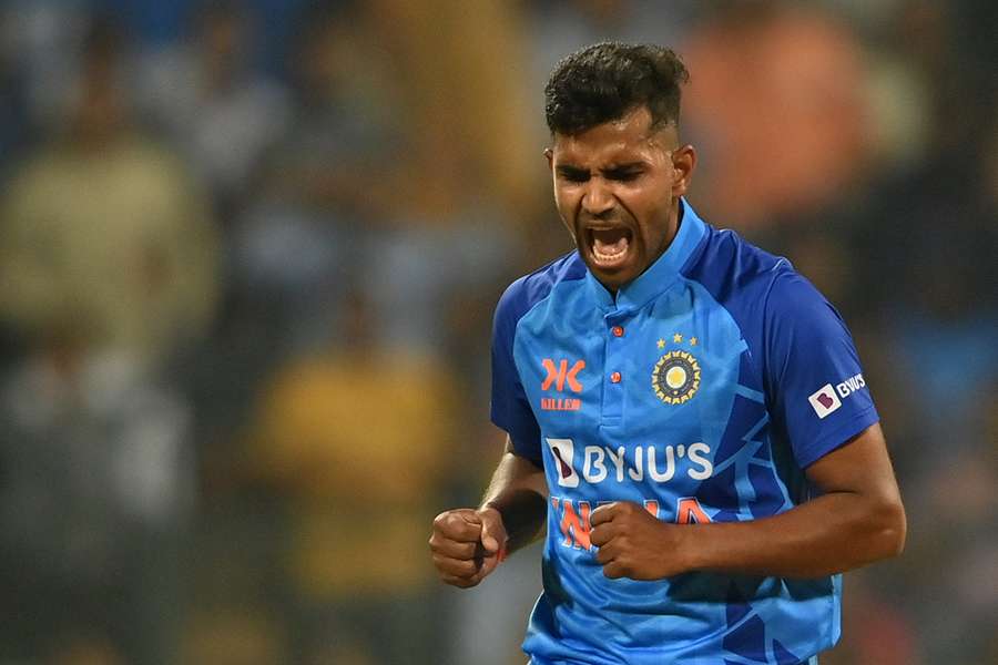 Dream debut for Mavi as India edge Sri Lanka in T20 thriller