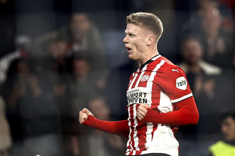 PSV moet middenvelder Schouten meerdere weken missen