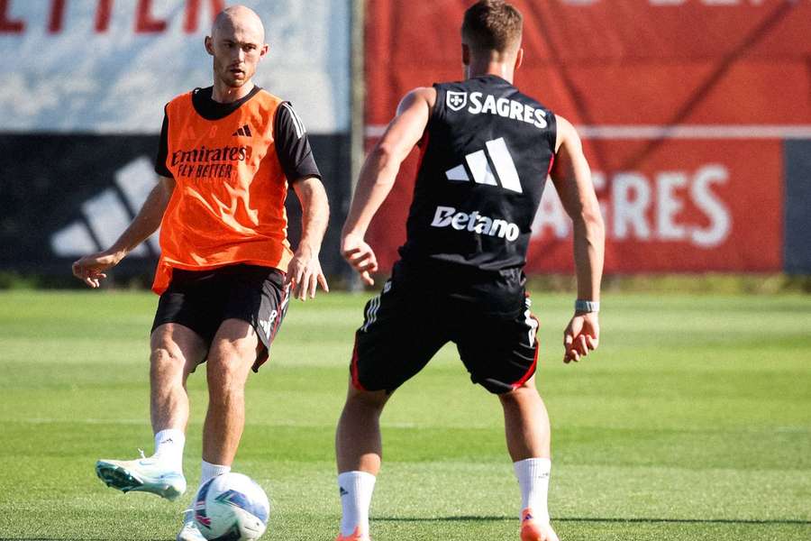 Aursnes no treino do Benfica
