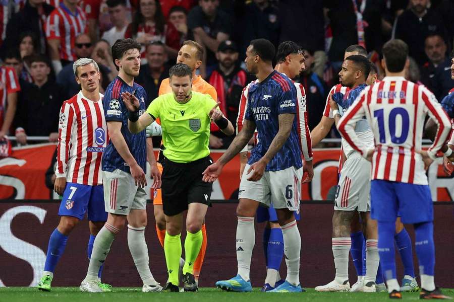 Ex-ref Halsey: Arsenal wronged TWICE at Atletico Madrid