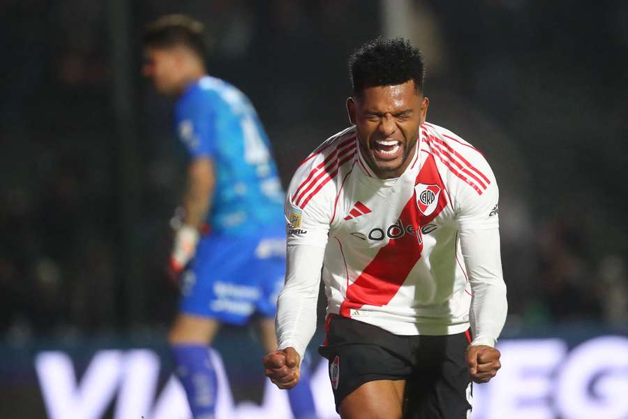 Borja celebra ante Sarmiento.