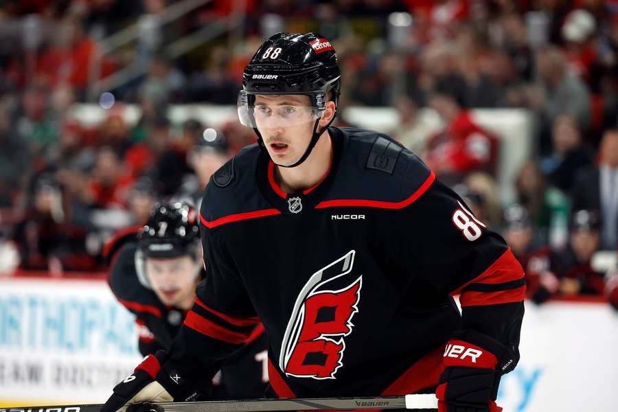 Martin Nečas nasbíral v úvodních 30 zápasech NHL stejný počet asistencí. 