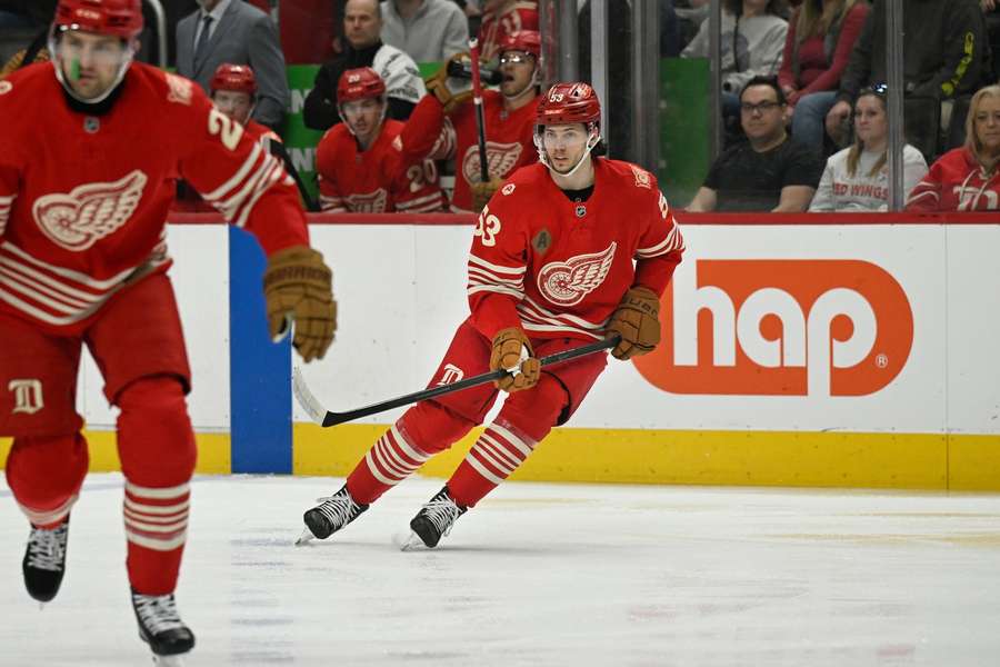 Moritz Seider ist Stammspieler bei den Detroit Red Wings.