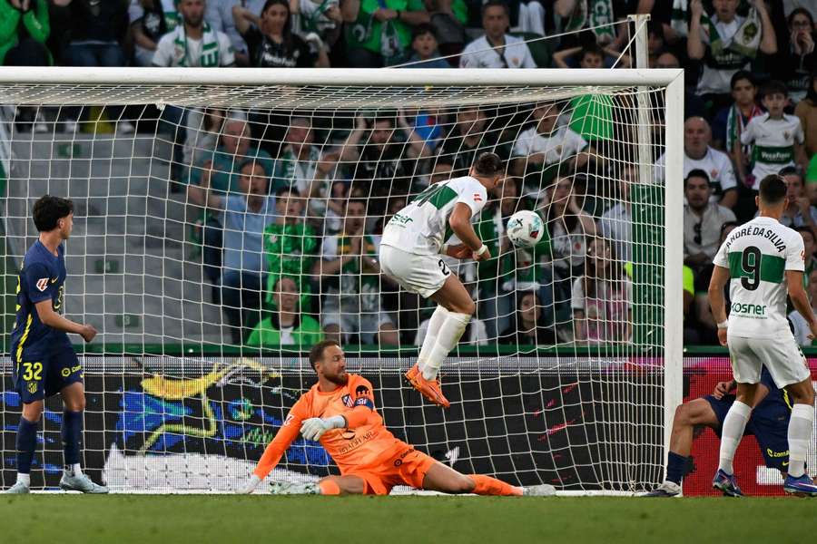 André Silva bisou no triunfo do Elche