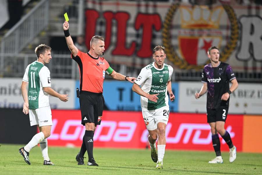 Sudí Karel Rouček v zápase Jablonce se Slavií chyboval.
