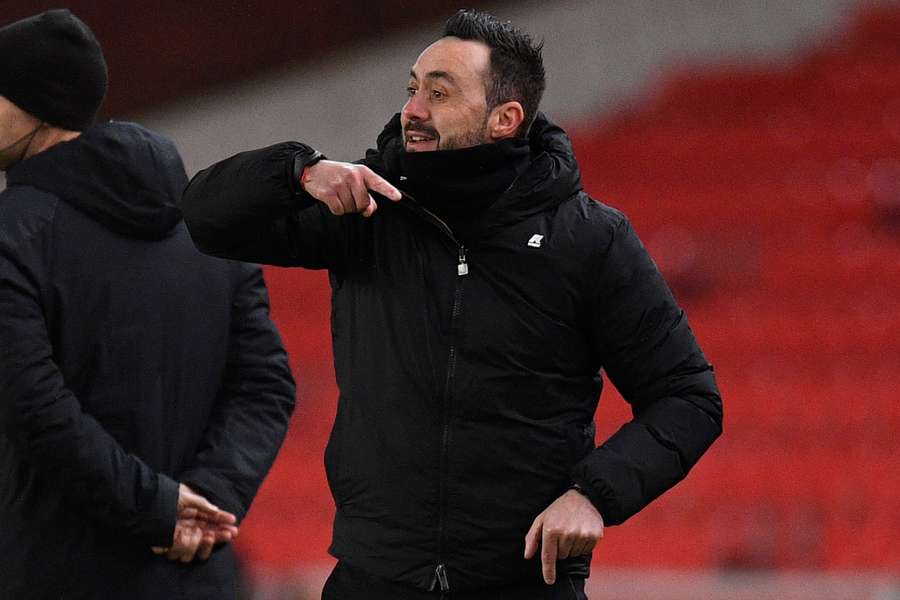 Roberto de Zerbi vai ficar um jogo afastado do banco Roberto de Zerbi vai ficar um jogo afastado do banco