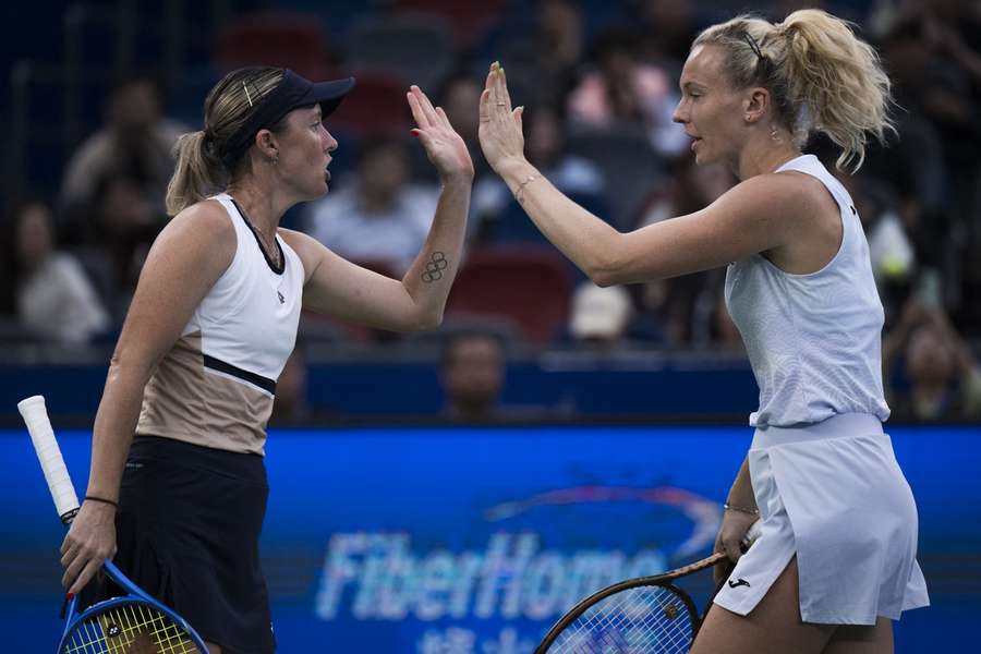 Storm Hunterová a Kateřina Siniaková začaly v Dubaji suverénně.