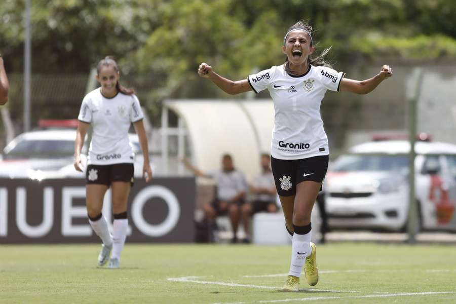 Corinthians atropelou o Ceará com um impiedoso 14 a 0