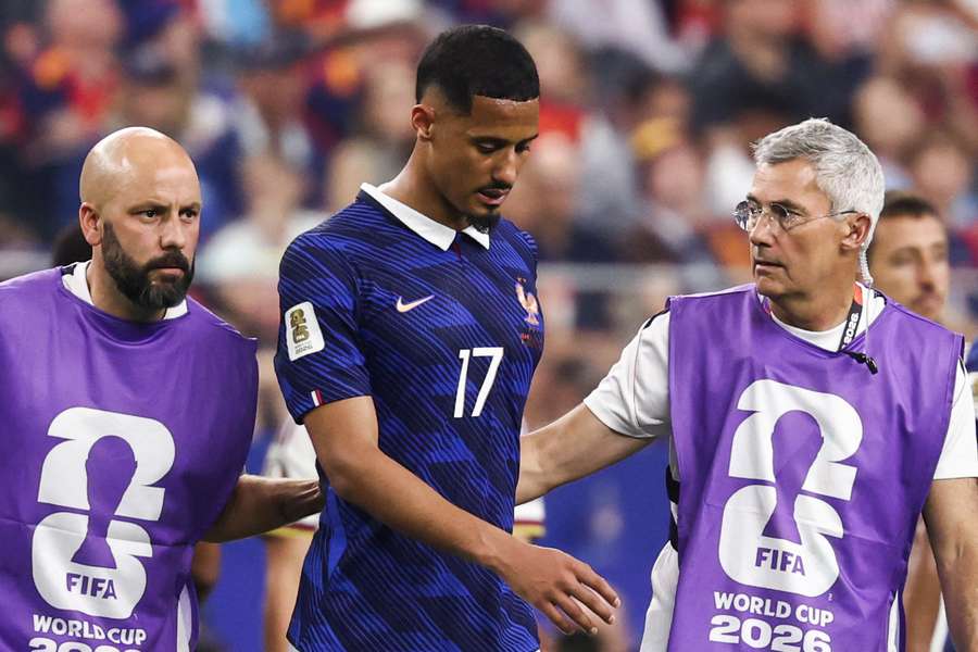Saliba půjde kvůli bolesti zad na operaci.