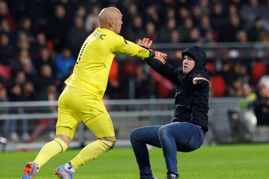 Sevilla goalkeeper Marko Dmitrovic fought back against the attacker