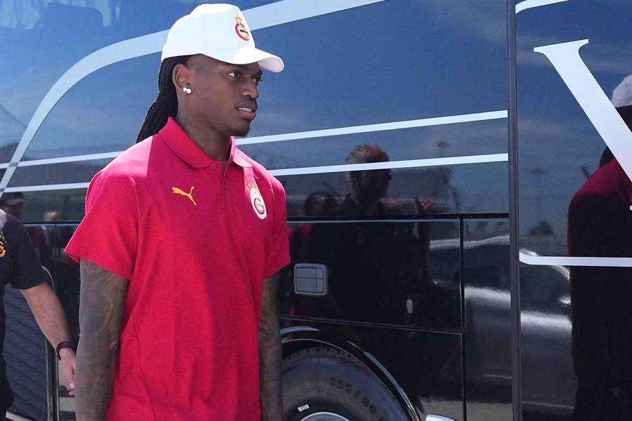 Rafael Leão na comitiva do Galatasaray Rafael Leão na comitiva do Galatasaray