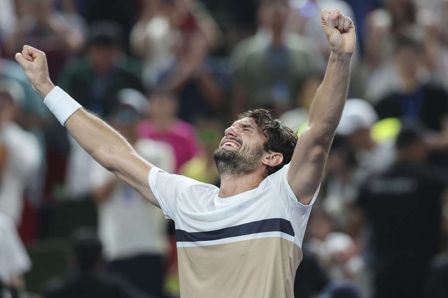 Valentin Vacherot triumfoval v Šanghaji před zraky Rogera Federera.