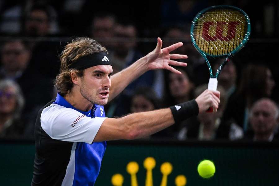 Tsitsipas, inspirado, busca "refrescarse" mentalmente en Australia.