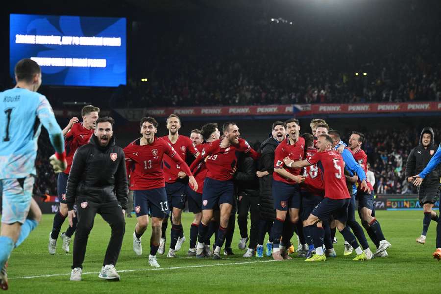 Les joueurs de la République tchèque célèbrent leur victoire aux tirs au but contre le Danemark lors de la finale des barrages européens pour la Coupe du monde 2026, le 31 mars 2026 à Prague. Les joueurs de la République tchèque célèbrent leur victoire aux tirs au but contre le Danemark lors de la finale des barrages européens pour la Coupe du monde 2026, le 31 mars 2026 à Prague.