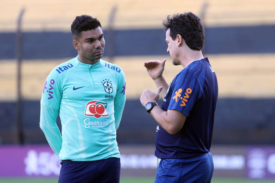 Casemiro participou do treino da Seleção neste domingo (15)