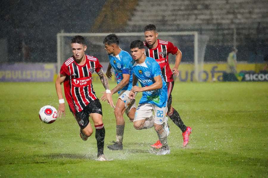 Nem aguaceiro pára o Tricolor