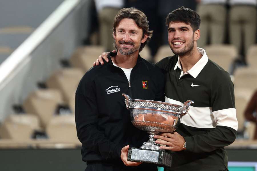 Ferrero, sonriente junto a Alcaraz.