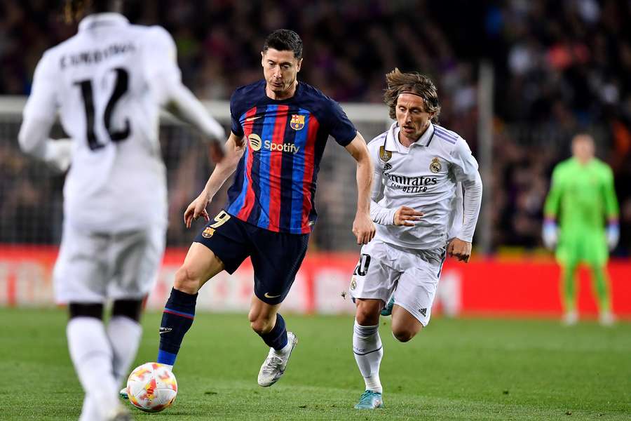 Modric persegue Lewandowski no jogo da Taça do Rei
